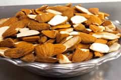 تصویر 4 از بادام درختی شکسته در بسته بندی اقتصادی مناسب کیک و شیرینی